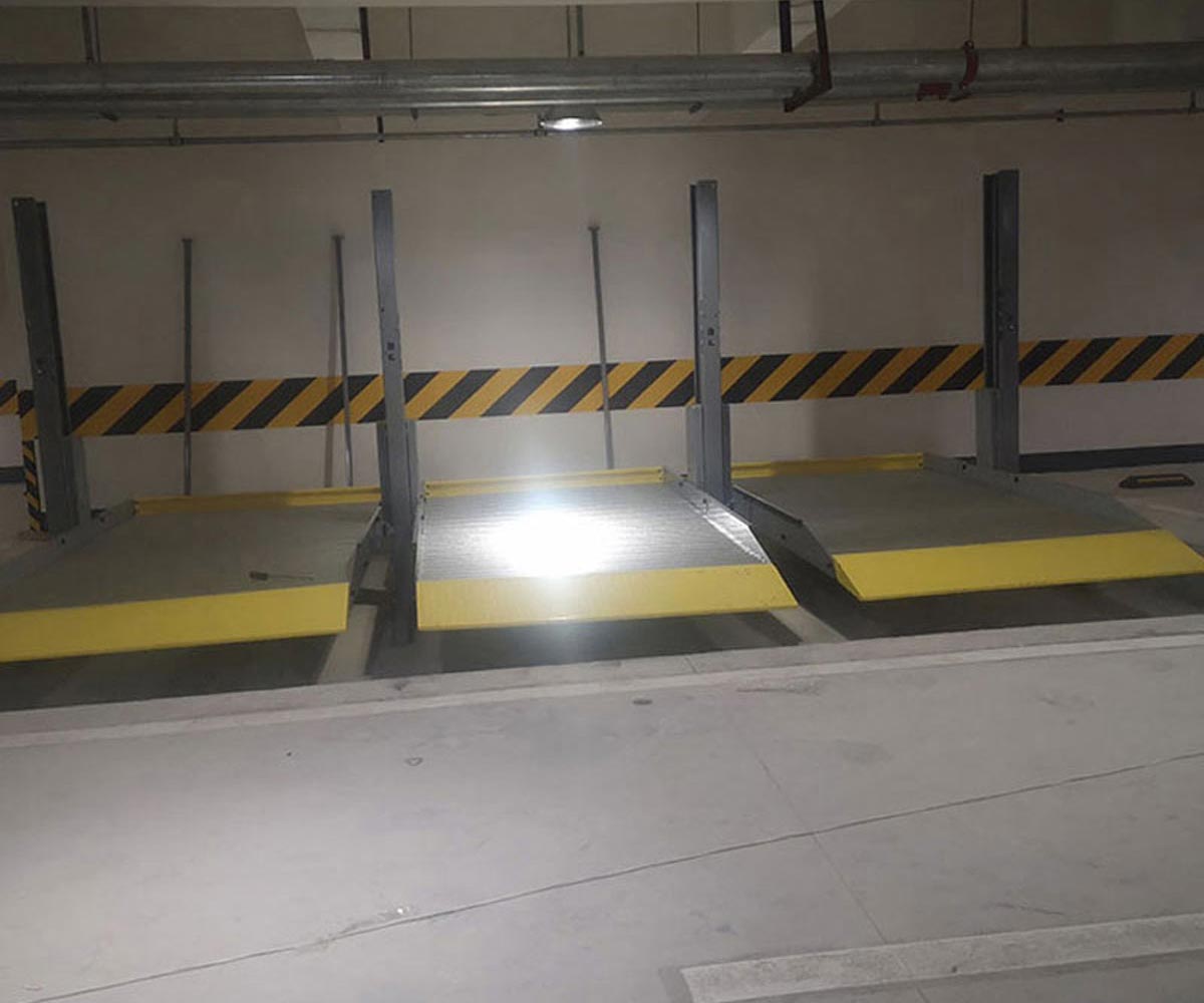四柱简易升降停车设备拆除.jpg